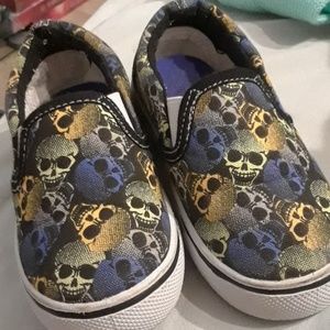 Basic Edition size 7 skull vans